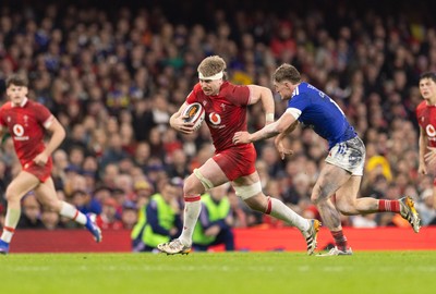 150226 - Wales v France, 2026 Guinness Six Nations - Aaron Wainwright of Wales charges forward