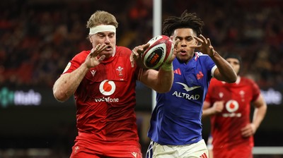 150226 - Wales v France, 2026 Guinness Six Nations - Aaron Wainwright of Wales and Theo Attissogbe of France compete for the ball