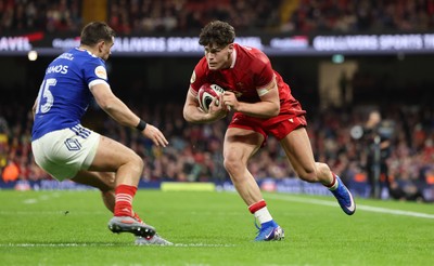 150226 - Wales v France, 2026 Guinness Six Nations - Eddie James of Wales takes on Thomas Ramos of France 