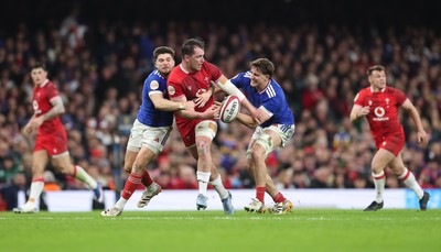 150226 - Wales v France, 2026 Guinness Six Nations - Ryan Elias of Wales looks for support