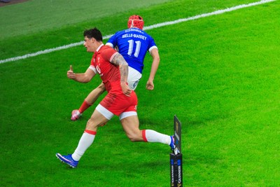 150226 - Wales v France - Guinness Six Nations - Louis Bielle-Biarrey of France goes past Louis Rees-Zammit of Wales to score a try