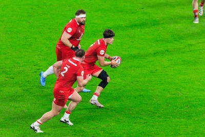150226 - Wales v France - Guinness Six Nations - Alex Mann of Wales on the attack