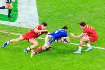 150226 - Wales v France - Guinness Six Nations - Charles Ollivon of France goes over for a try