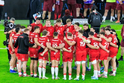150226 - Wales v France - Guinness Six Nations - Wales huddle at the end of the match