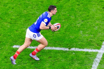 150226 - Wales v France - Guinness Six Nations - Thomas Ramos of France on the attack