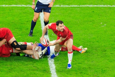 150226 - Wales v France - Guinness Six Nations - Tomos Williams of Wales passes the ball
