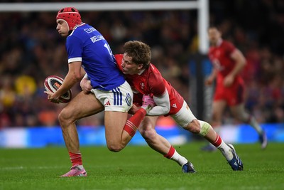 150226 - Wales v France - Guinness Men's Six Nations - Louis Bielle-Biarrey of France is challenged by Ellis Mee of Wales 