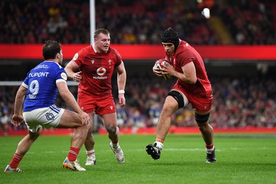 150226 - Wales v France - Guinness Men's Six Nations - Dafydd Jenkins of Wales is challenged by Antoine Dupont of France