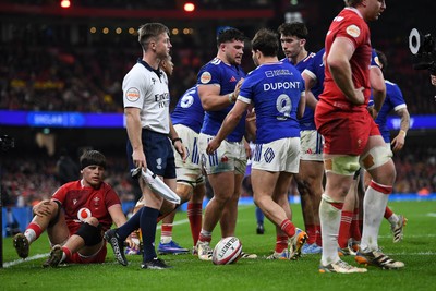 150226 - Wales v France - Guinness Men's Six Nations - Julien Marchand of France scores a try