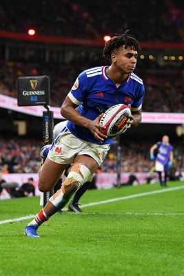 150226 - Wales v France - Guinness Men's Six Nations - Theo Attissogbe of France runs in to score a try