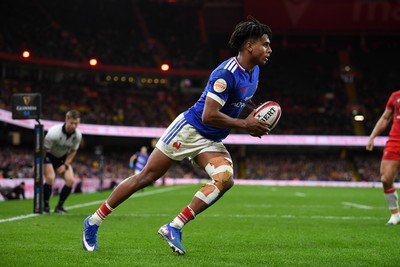 150226 - Wales v France - Guinness Men's Six Nations - Theo Attissogbe of France runs in to score a try