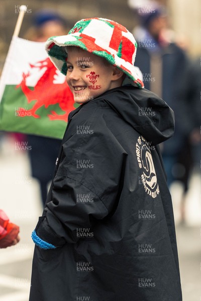 150226 - Wales v France - Guinness Six Nations - Fans in Cardiff City Centre ahead of the game 