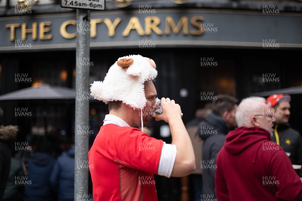 150226 - Wales v France - Guinness Six Nations - Fans in Cardiff City Centre ahead of the game 