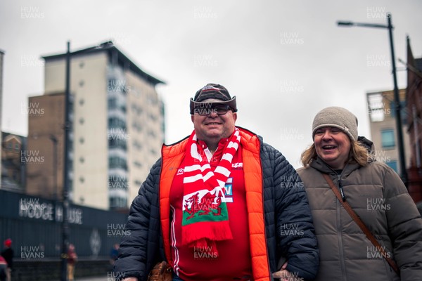 150226 - Wales v France - Guinness Six Nations - Fans in Cardiff City Centre ahead of the game 
