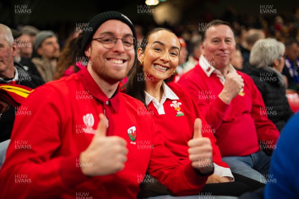 150226 - Wales v France - Fans during the game 