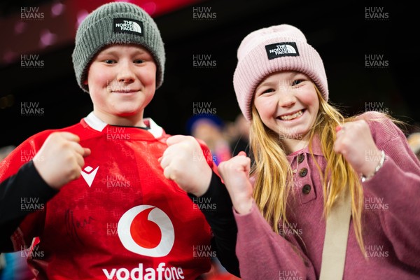 150226 - Wales v France - Guinness Six Nations - Fans during the game 