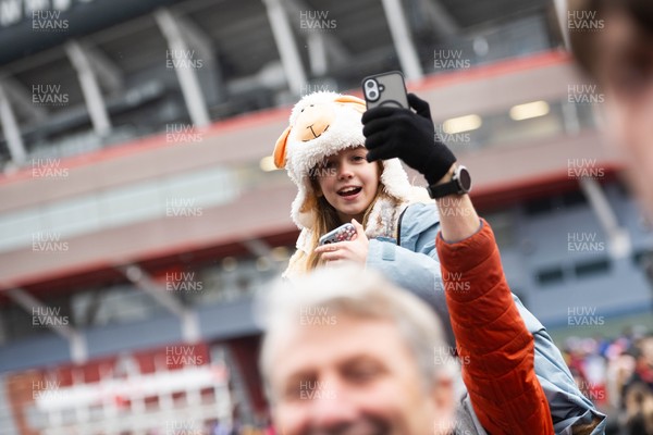 150226 - Wales v France - Guinness Six Nations - Fans in Cardiff City Centre ahead of the game 