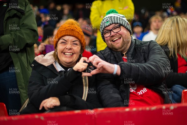150226 - Wales v France - Fans during the game 