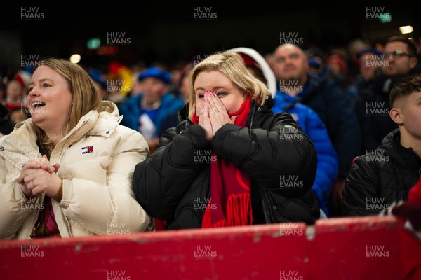 150226 - Wales v France - Guinness Six Nations - Fans during the game 