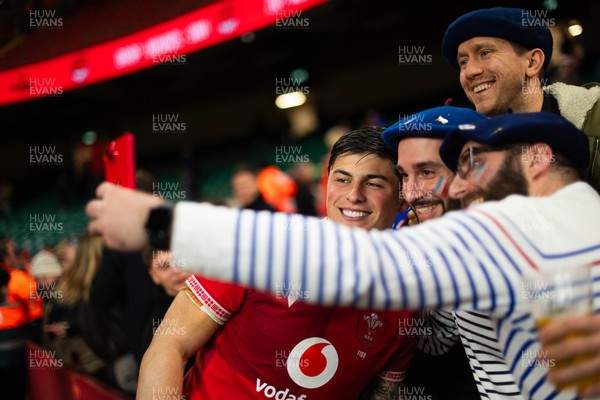 150226 - Wales v France - Guinness Six Nations - Fans take selfies with Louis Rees-Zammit after the game   