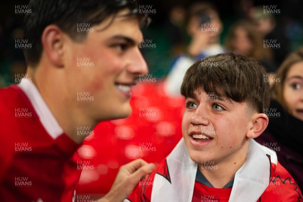 150226 - Wales v France - Guinness Six Nations - Fans take selfies with Louis Rees-Zammit after the game   