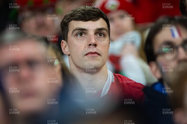 150226 - Wales v France - Fans during the game 