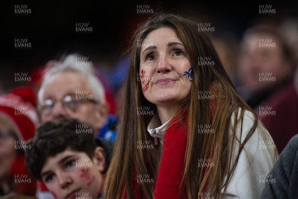 150226 - Wales v France - Fans during the game 