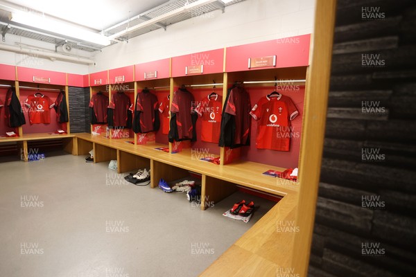 150226 - Wales v France - Guinness Six Nations Championship - Wales dressing room before the game