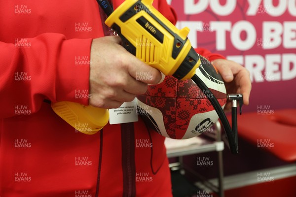 150226 - Wales v France - Guinness Six Nations Championship - Wales dressing room before the game