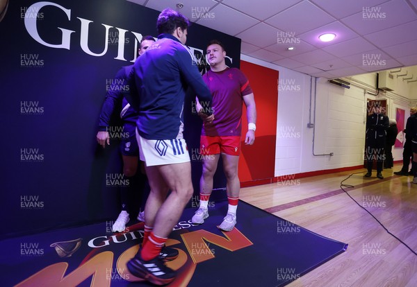 150226 - Wales v France - Guinness Six Nations Championship - Captains Antoine Dupont of France and Dewi Lake of Wales during the coin toss