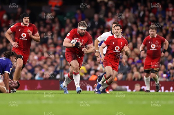 150226 - Wales v France - Guinness Six Nations Championship - Tomas Francis of Wales makes a break