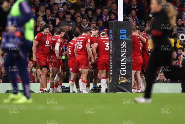 150226 - Wales v France - Guinness Six Nations Championship - Wales huddle