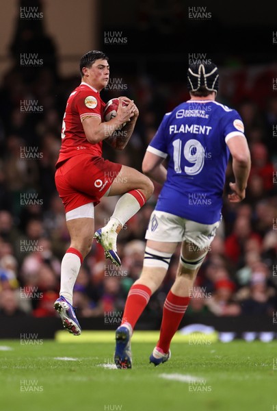 150226 - Wales v France - Guinness Six Nations Championship - Louis Rees-Zammit of Wales get the high ball