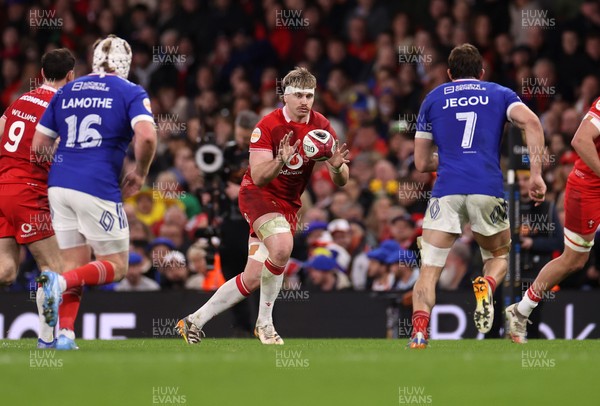 150226 - Wales v France - Guinness Six Nations Championship - Aaron Wainwright of Wales 