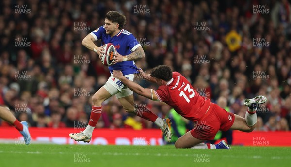 150226 - Wales v France, 2026 Guinness Six Nations - Matthieu Jalibert of France  beats Eddie James of Wales 