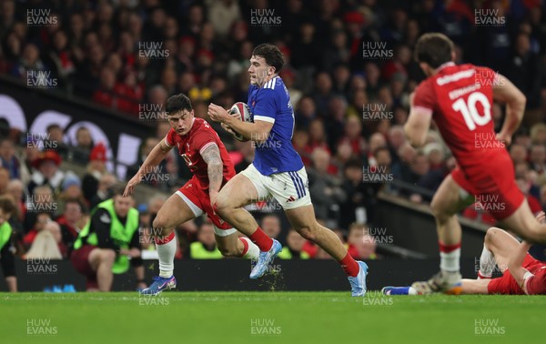 150226 - Wales v France, 2026 Guinness Six Nations - Fabien Brau-Boirie of France breaks away to score the third try