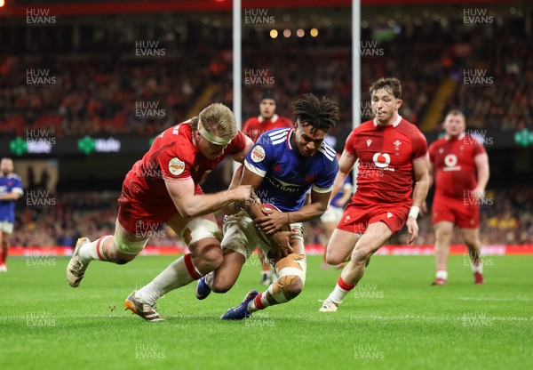150226 - Wales v France, 2026 Guinness Six Nations - Theo Attissogbe of France dives over only for the try to be ruled out for offside