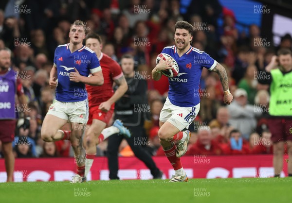 150226 - Wales v France, 2026 Guinness Six Nations - Matthieu Jalibert of France races in to score try