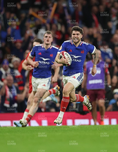 150226 - Wales v France, 2026 Guinness Six Nations - Matthieu Jalibert of France races in to score try