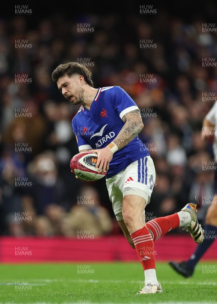 150226 - Wales v France, 2026 Guinness Six Nations - Matthieu Jalibert of France races in to score try