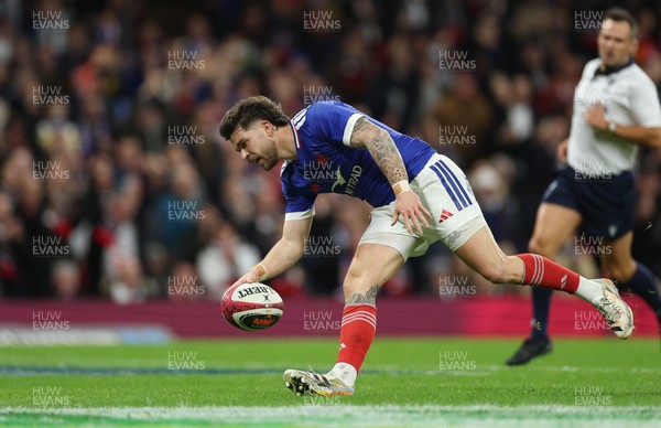 150226 - Wales v France, 2026 Guinness Six Nations - Matthieu Jalibert of France races in to score try