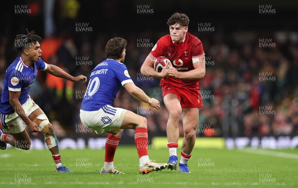 150226 - Wales v France, 2026 Guinness Six Nations - Eddie James of Wales takes on Matthieu Jalibert of France