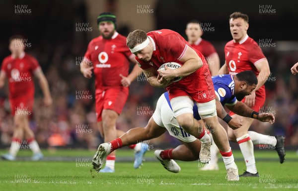 150226 - Wales v France, 2026 Guinness Six Nations - Ben Carter of Wales breaks for the line