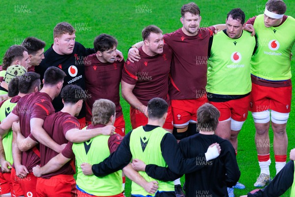 150226 - Wales v France - Guinness Six Nations - Dewi Lake of Wales talks to the Wales team in a huddle before the match