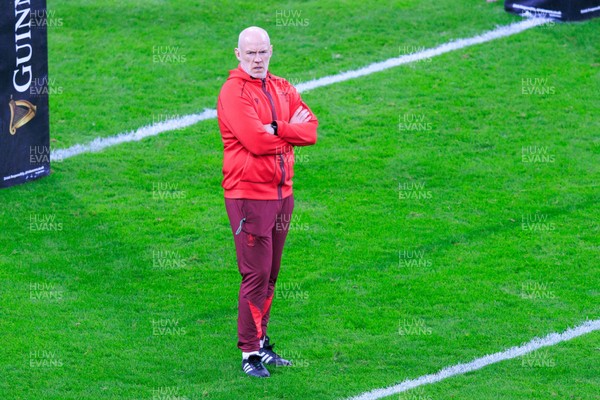 150226 - Wales v France - Guinness Six Nations - Wales head coach Steve Tandy during the warm up