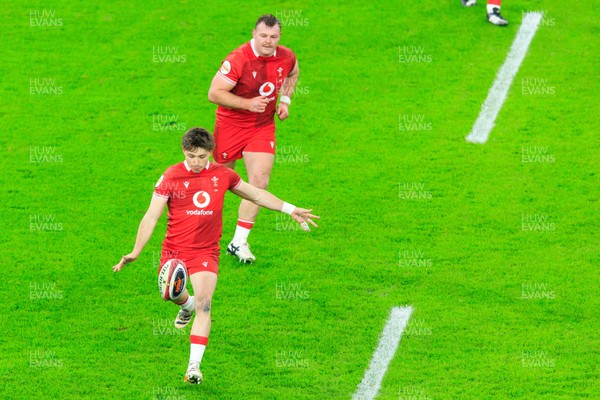 150226 - Wales v France - Guinness Six Nations - Dan Edwards of Wales kicks the ball