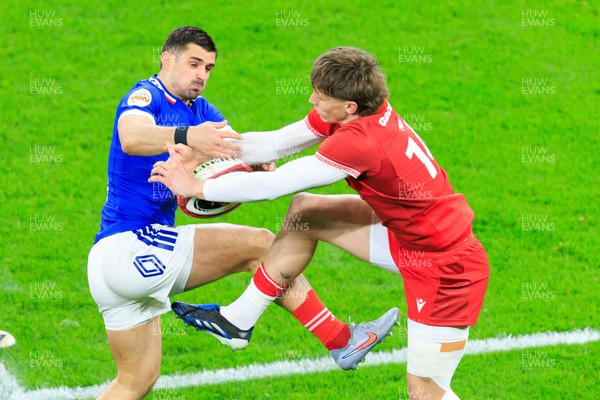 150226 - Wales v France - Guinness Six Nations - Ellis Mee of Wales competes for the ball