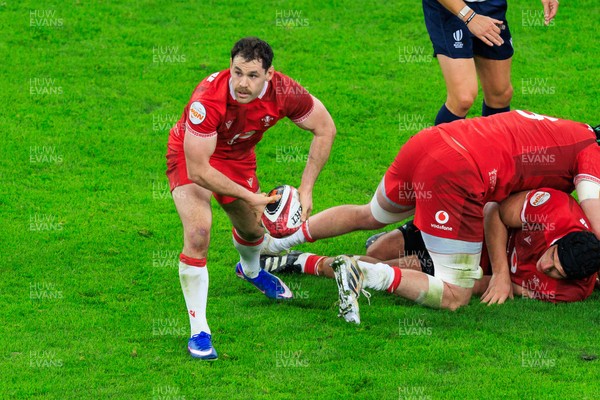 150226 - Wales v France - Guinness Six Nations - Tomos Williams of Wales passes the ball