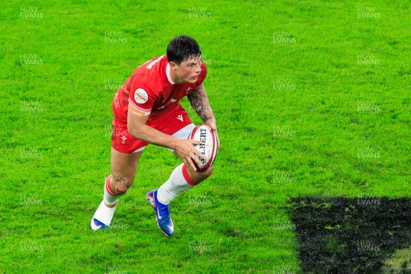 150226 - Wales v France - Guinness Six Nations - Louis Rees-Zammit of Wales looks to attack