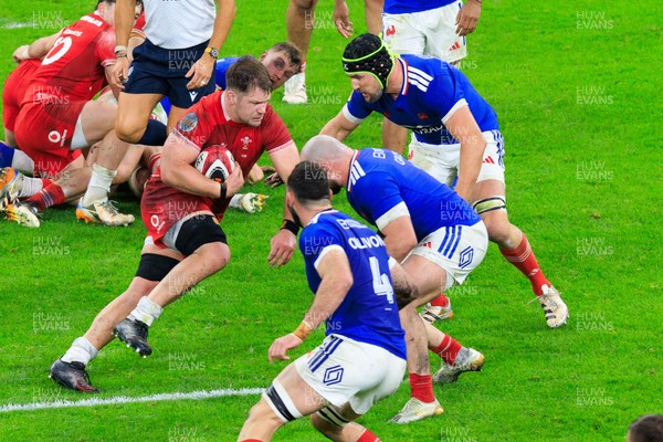 150226 - Wales v France - Guinness Six Nations - Olly Cracknell of Wales on the charge